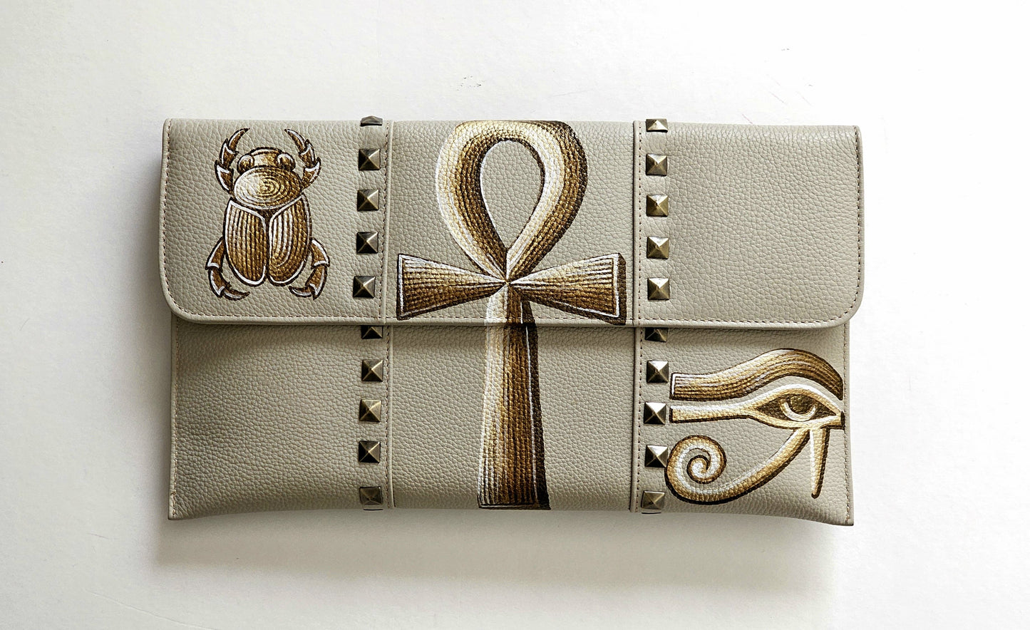 Leather Envelope with Studs X Beige Ancient Harmony