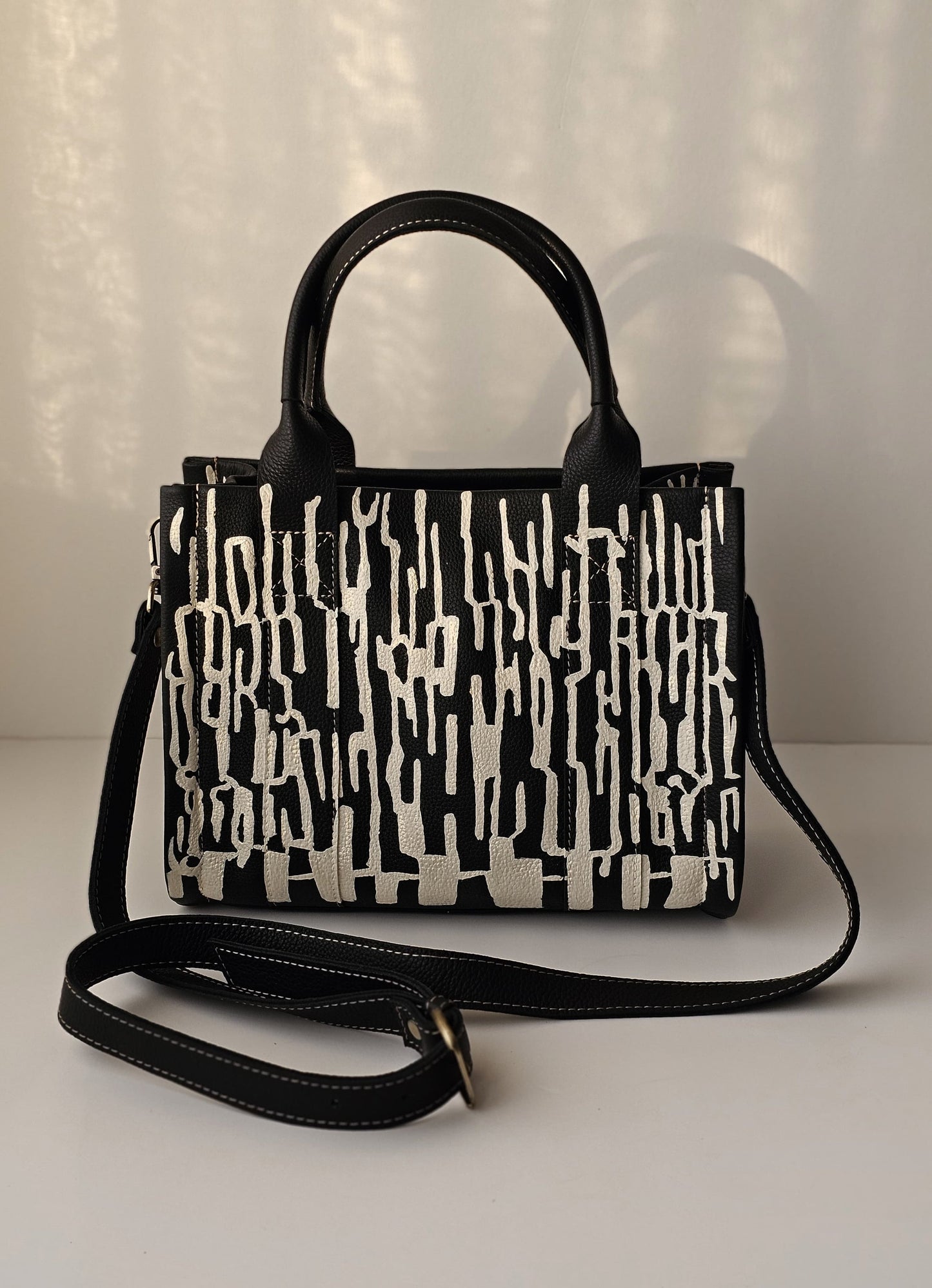 Medium Tote Bag Black X White
