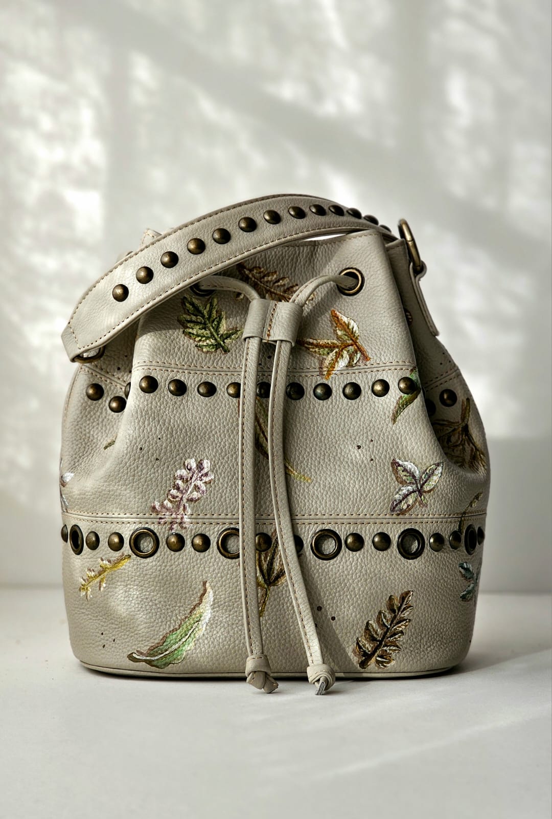 Bucket with Studs X Flowers2