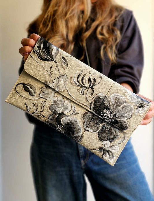 Leather Envelope Beige X Black Flowers