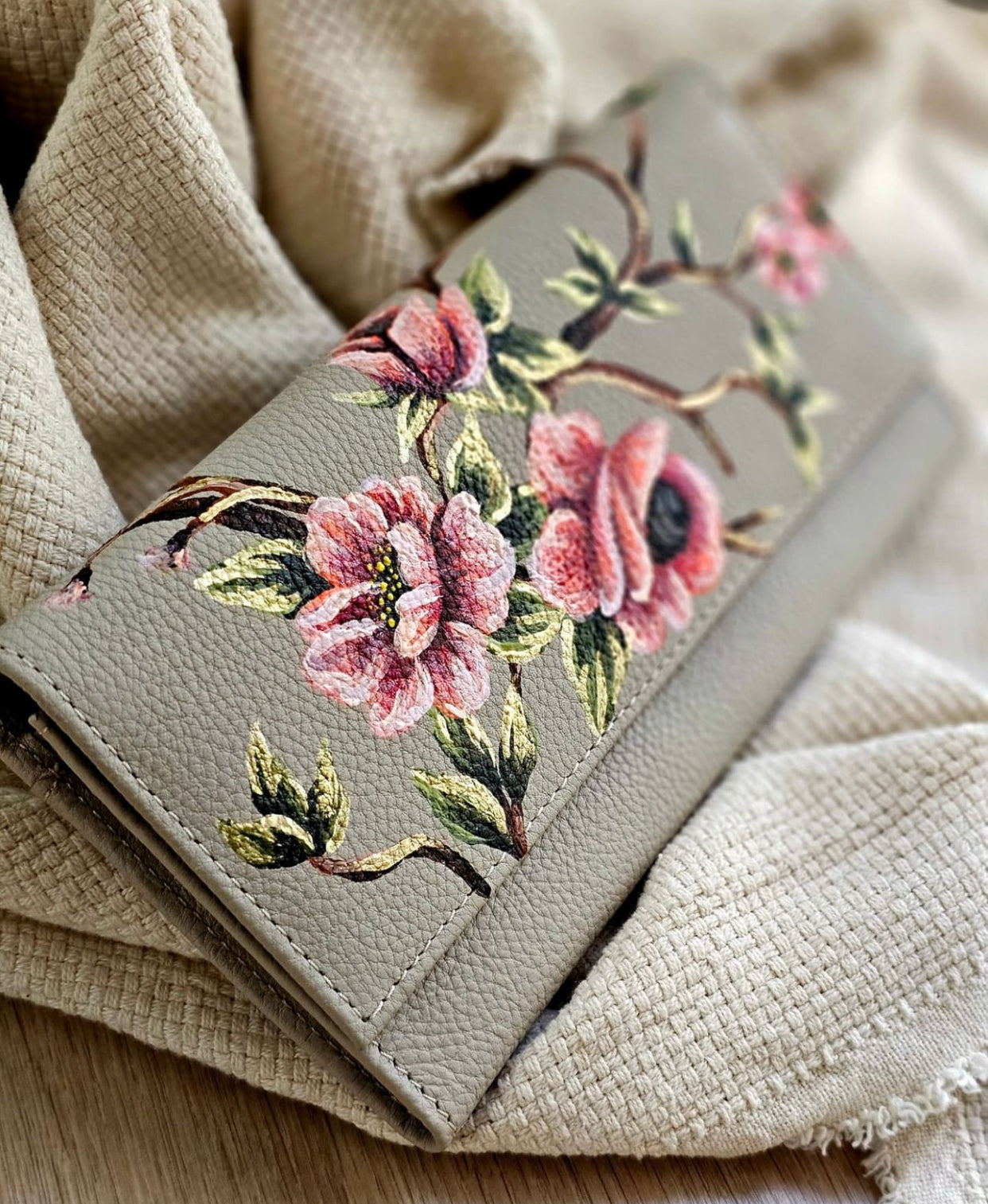 Leather Wallet Beige X Pink Flowers