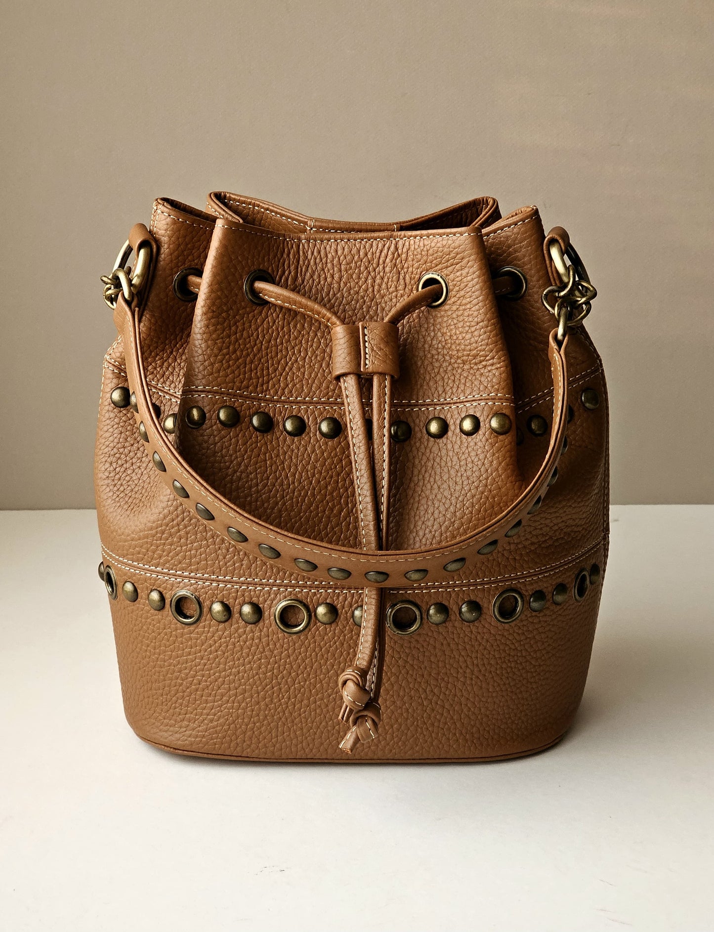 Bucket with Studs 6