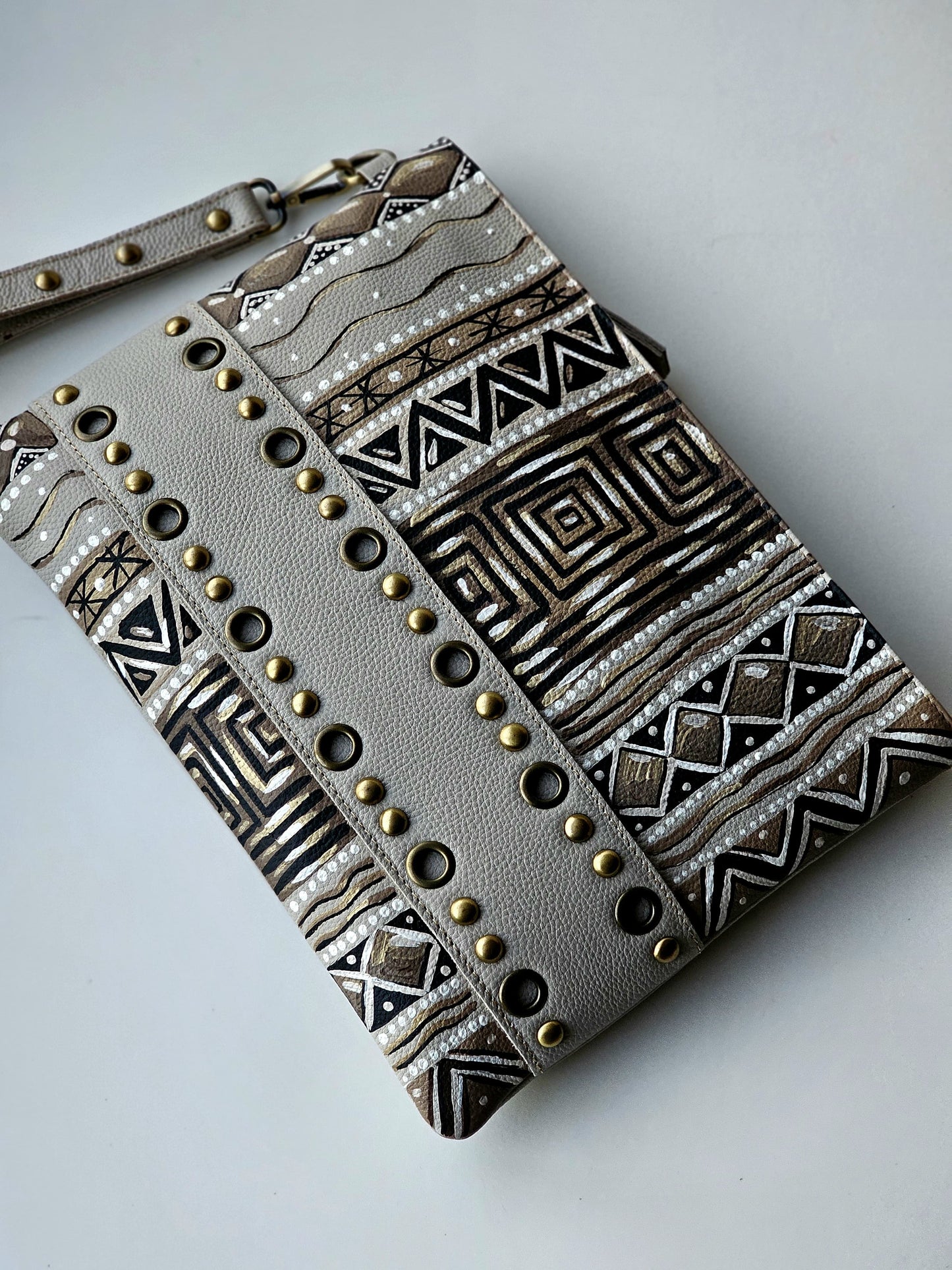 Studs Clutch Geometric Beige