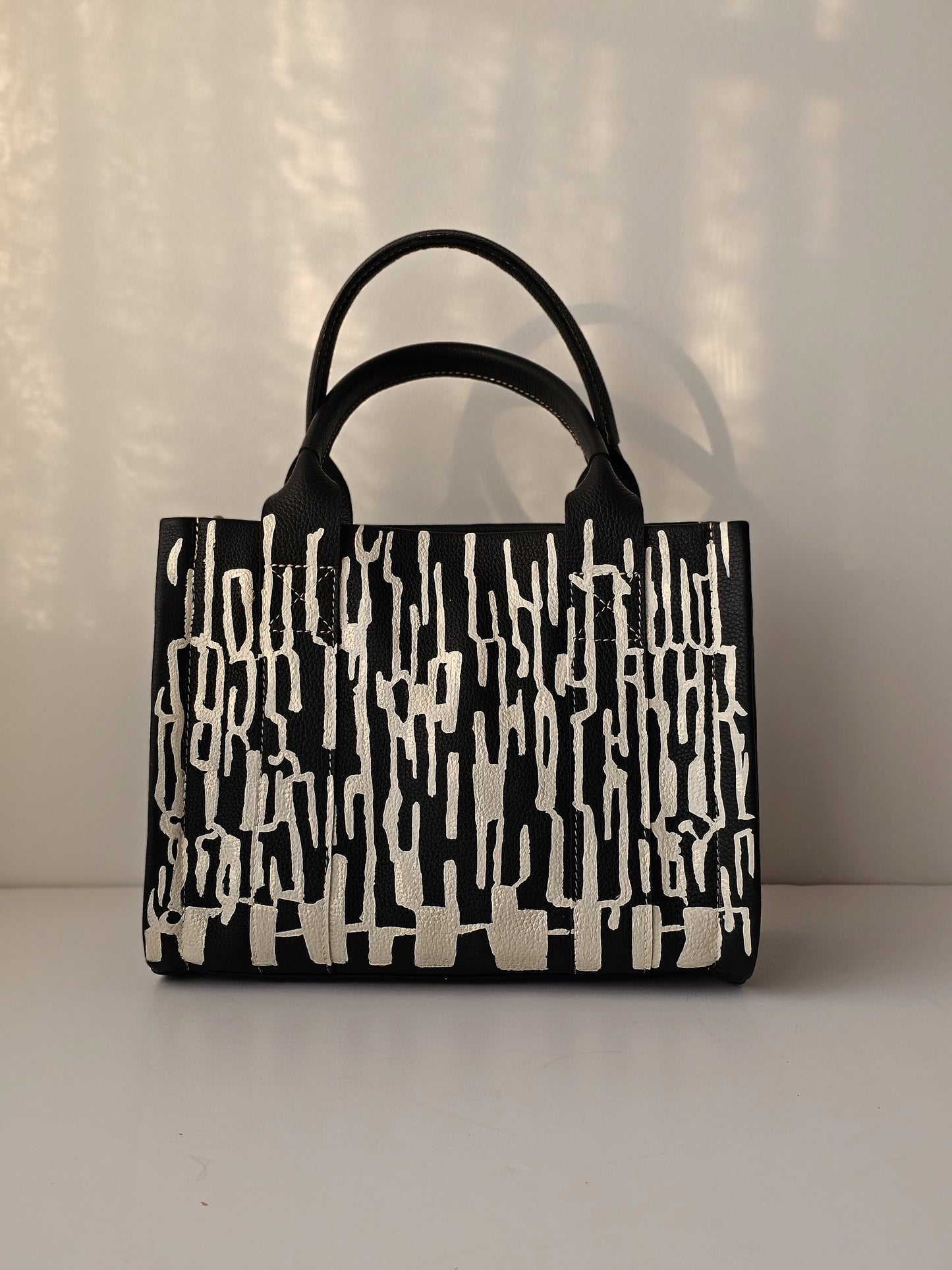 Medium Tote Bag Black X White