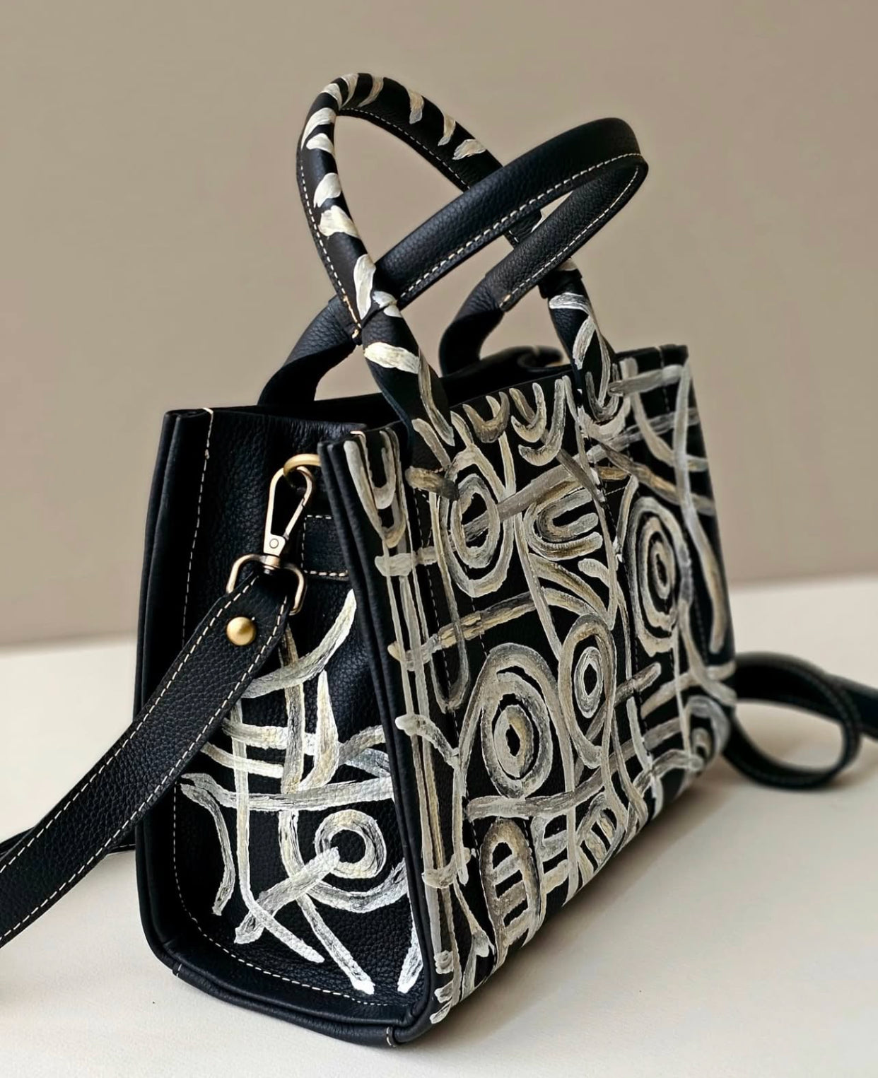 Medium Tote Bag Black X Circles