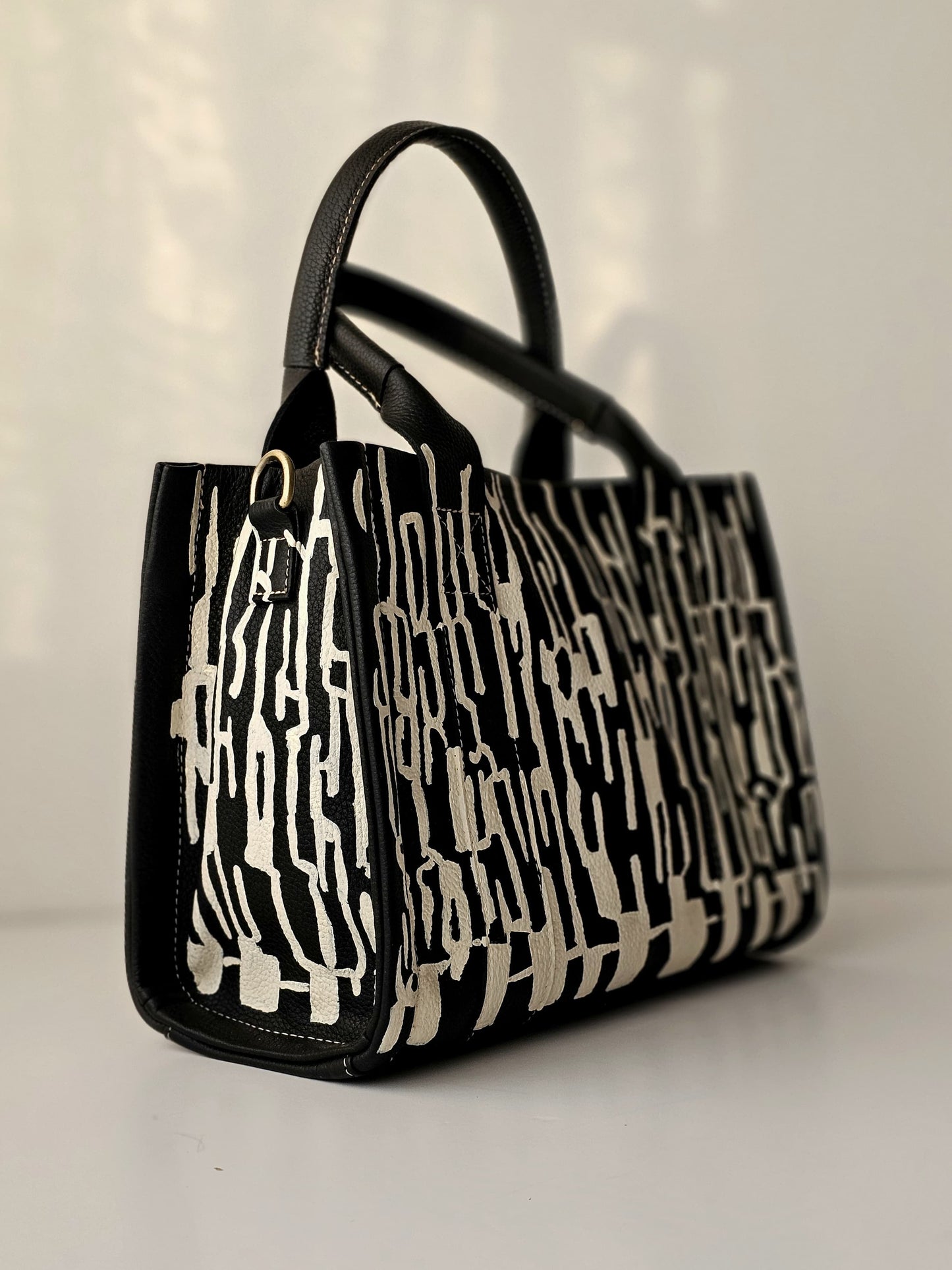 Medium Tote Bag Black X White