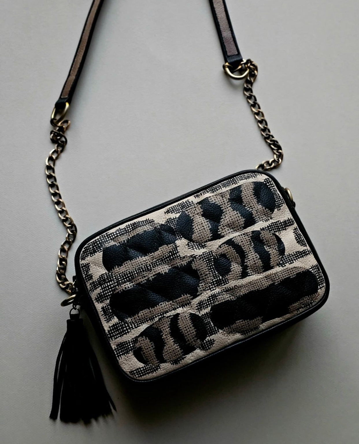 Leather Capitone Black Base X Beige