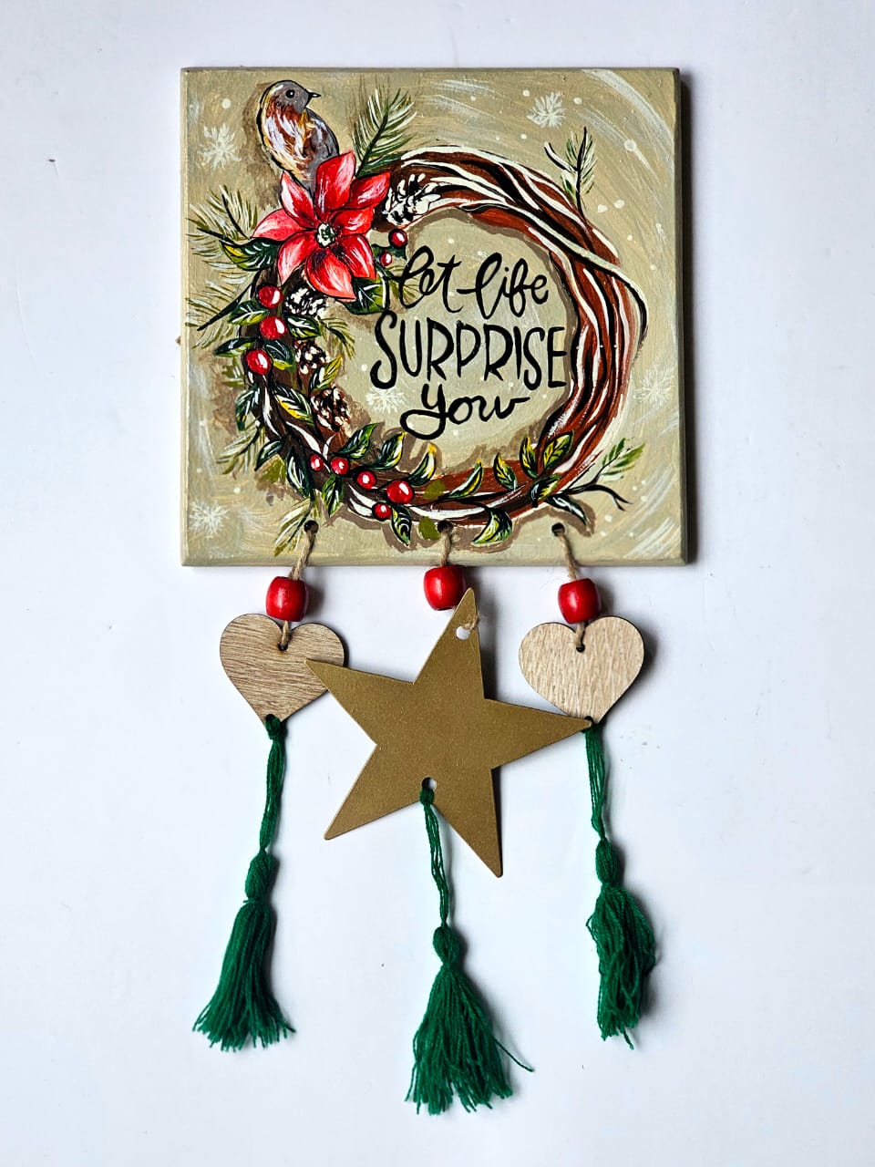 Surprise Wreath Wall Deco