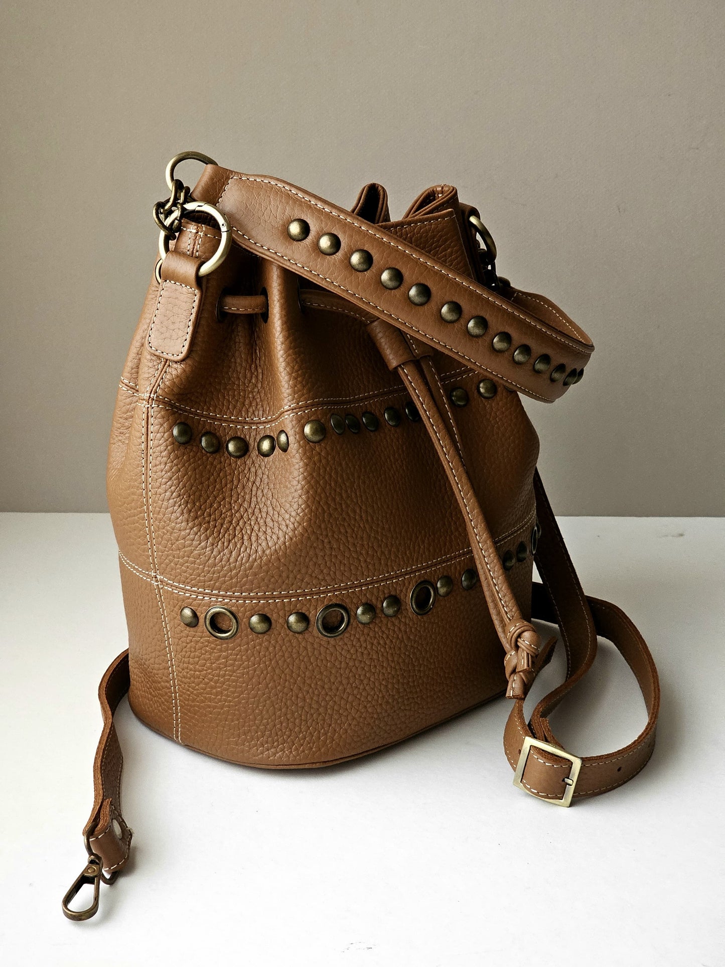 Bucket with Studs 6