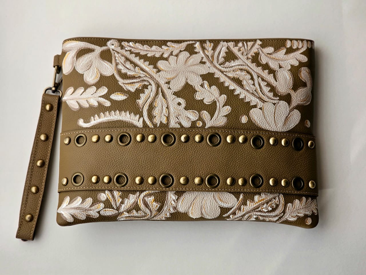 Studs Clutch Olive X White Flowers