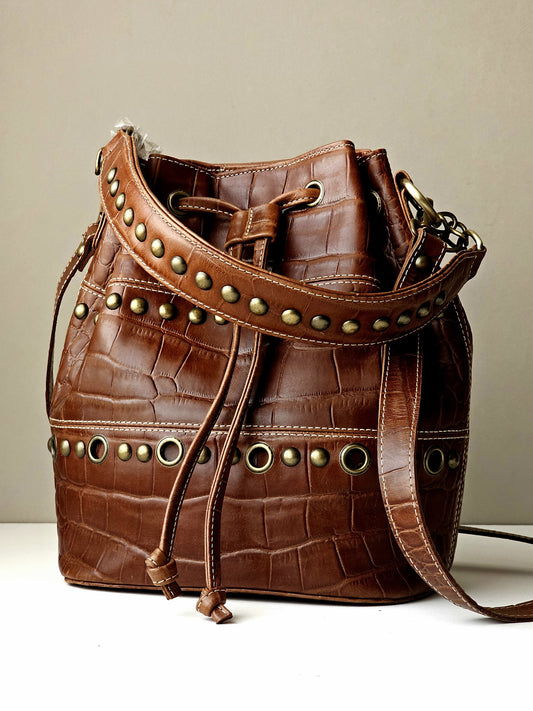 Bucket with studs Bucket 2
