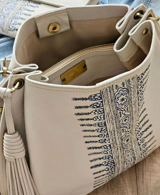 Leather bag with side tassel Beige X Blue