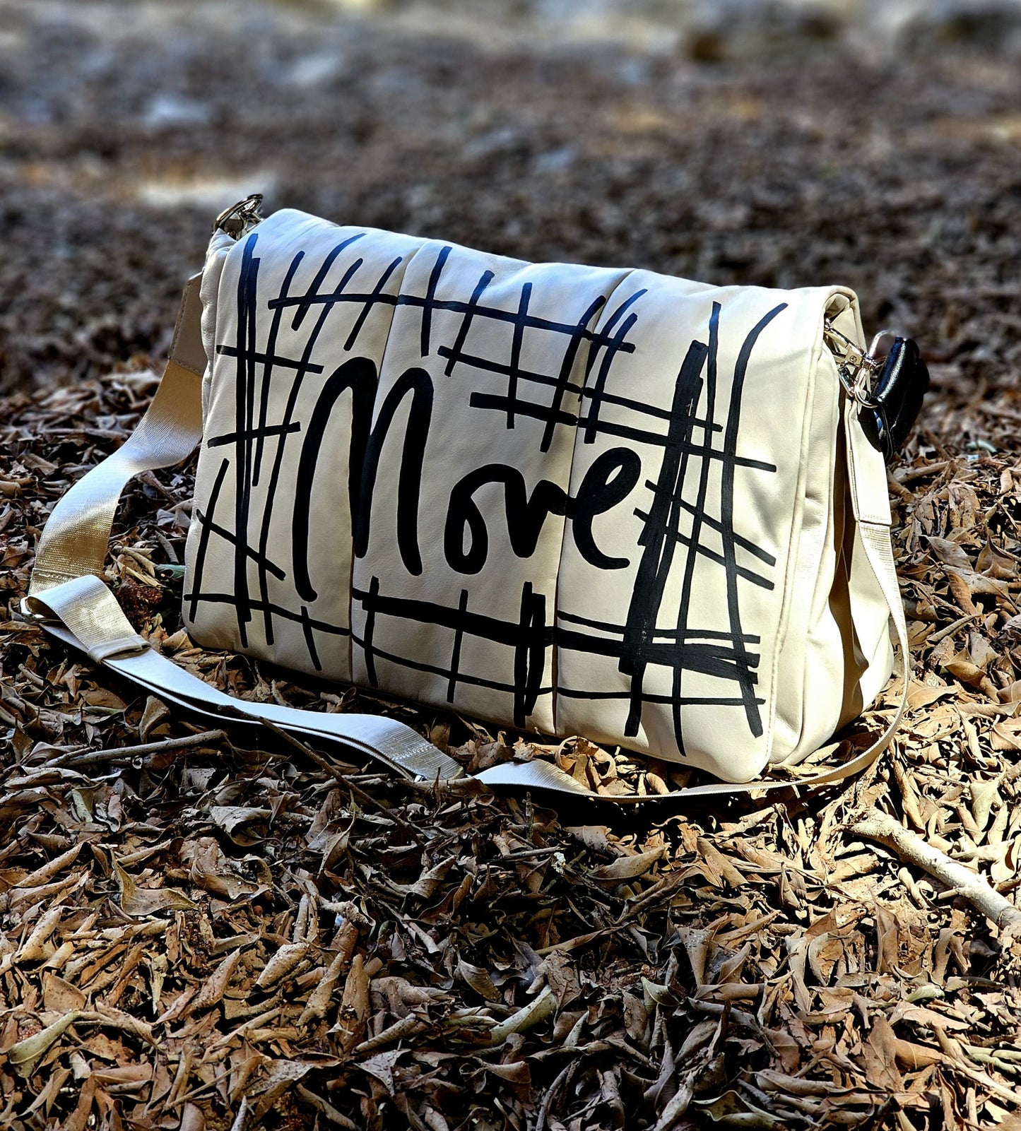 Bold leather Beige X Black/Move