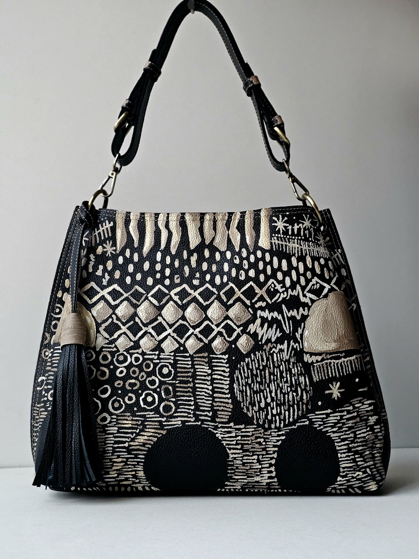 Leather bag with side tassel Black X Beige