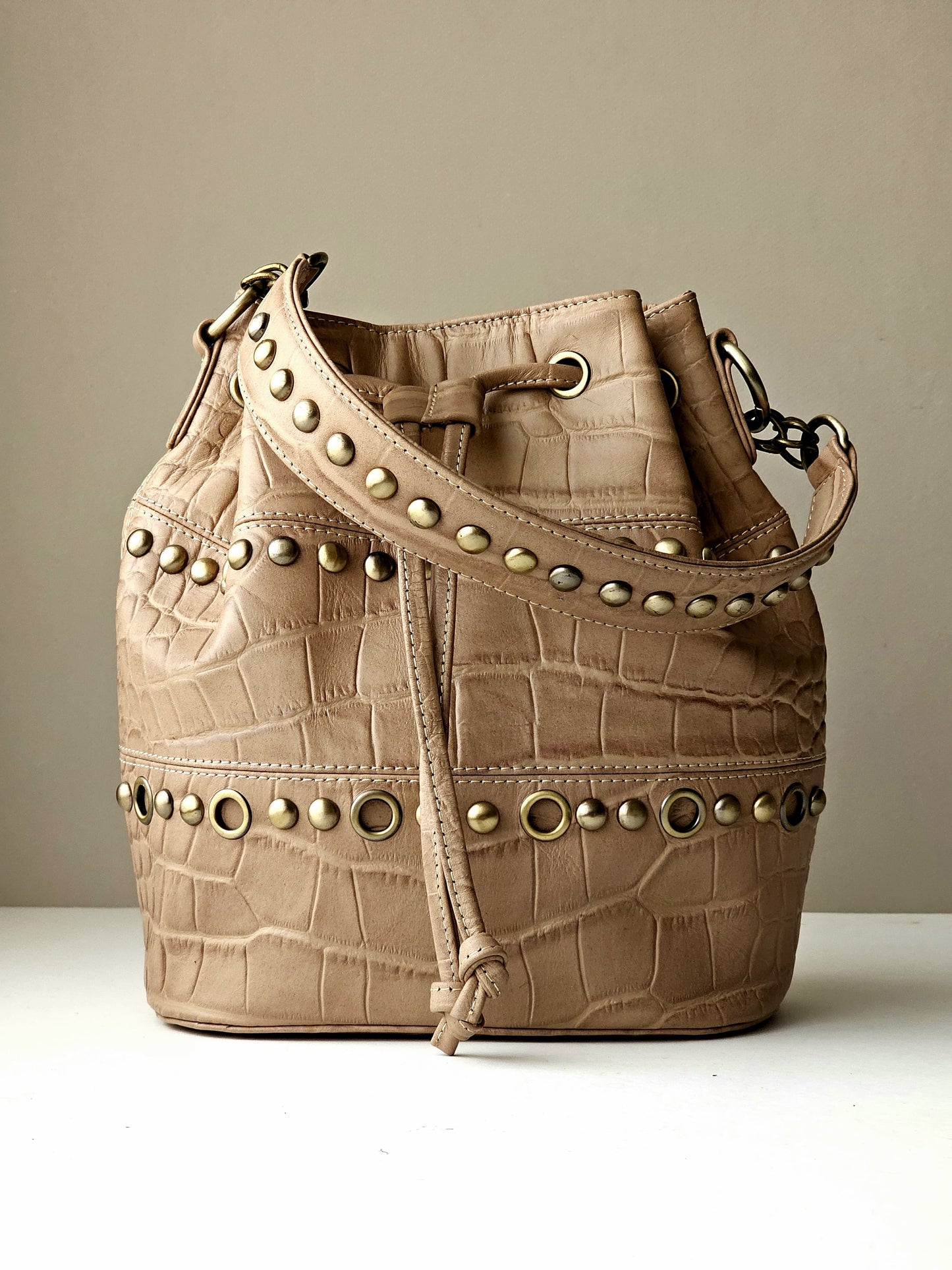 Bucket with Studs 8
