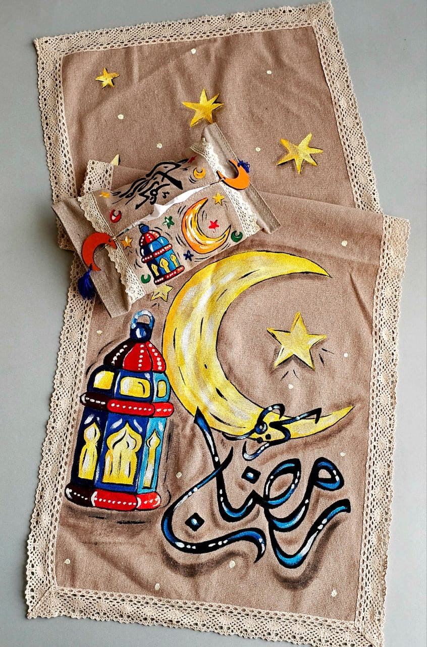 Runner + Tissue Cove (Colorful Lantern)