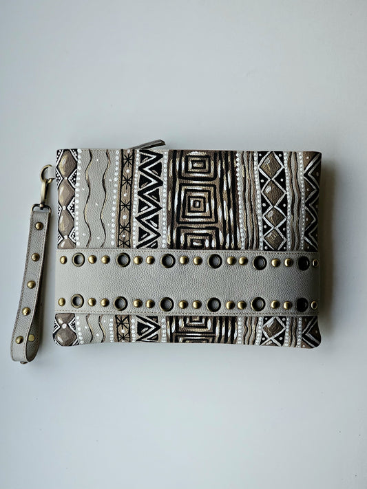 Studs Clutch Geometric Beige