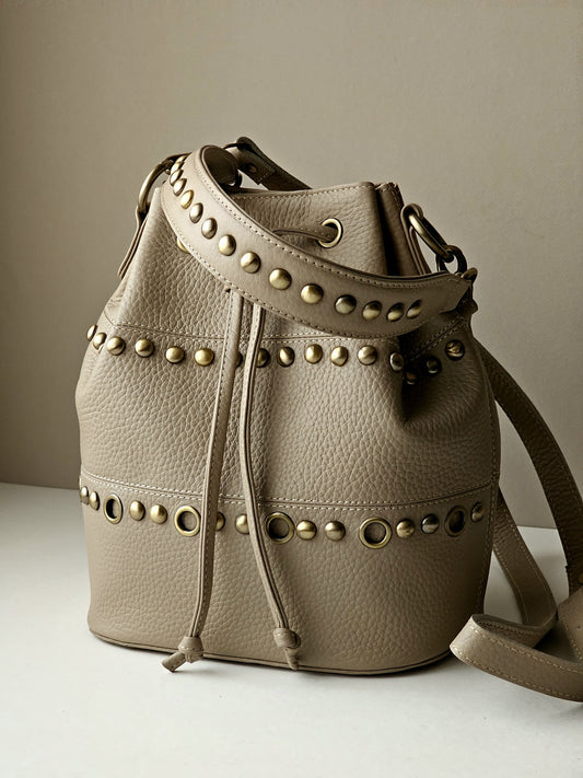 Bucket with studs Bucket 1