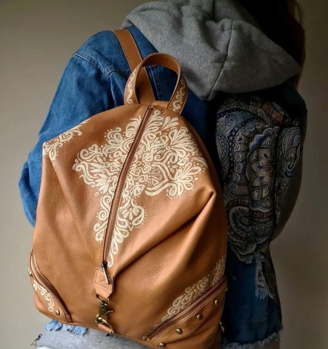 Backpack with Middle Zipper