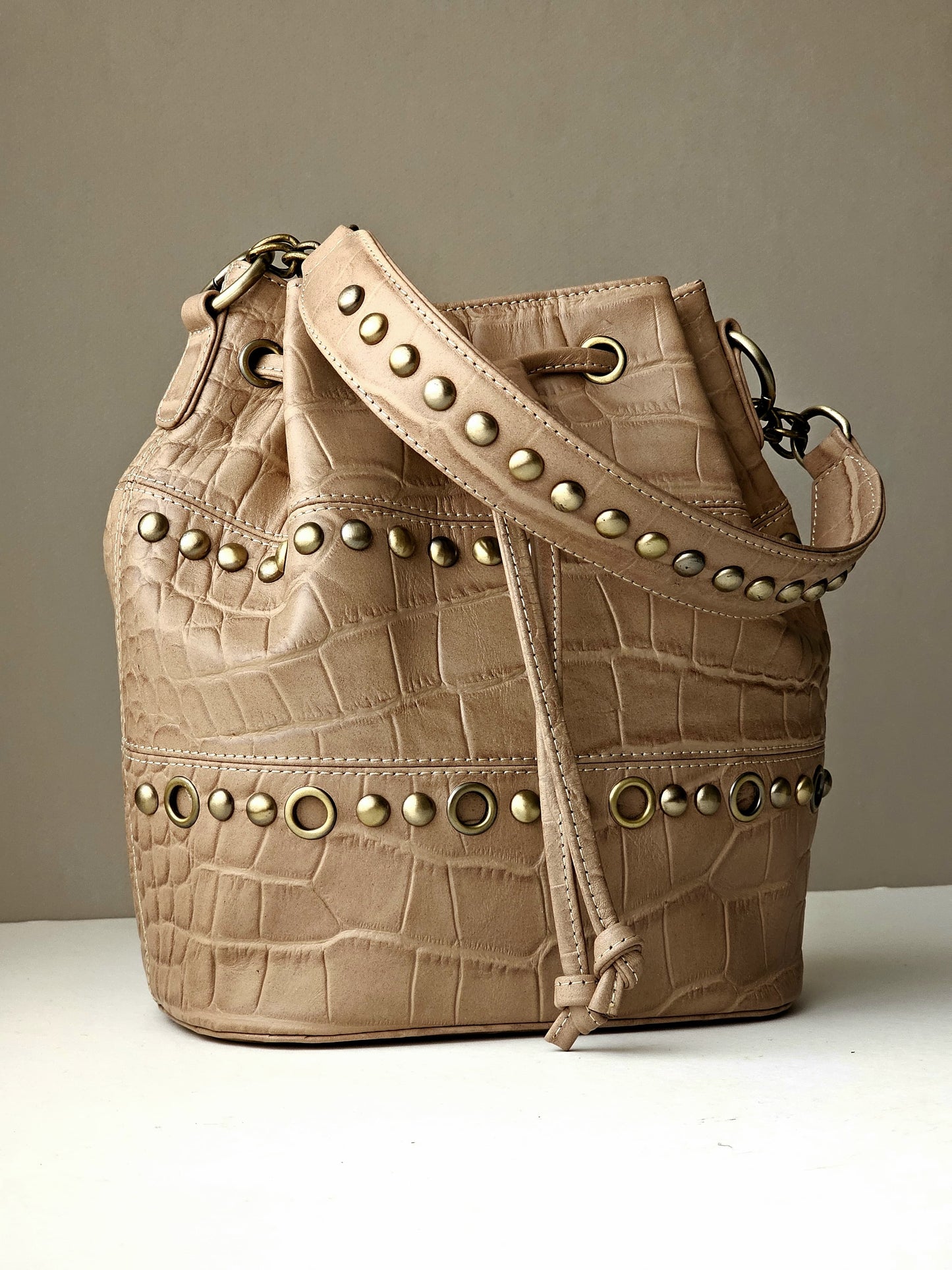 Bucket with Studs 8