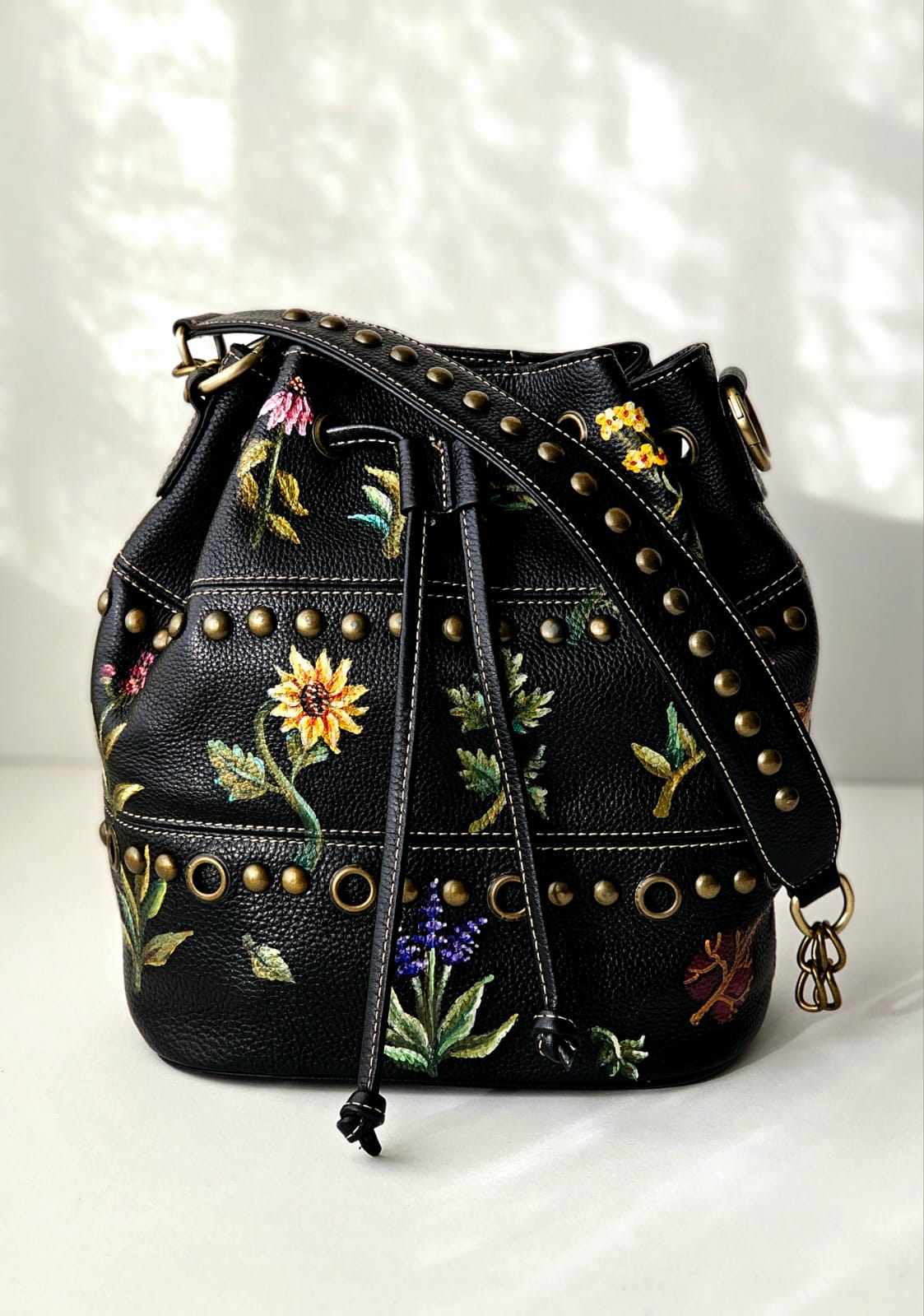 Bucket with Studs X Flowers