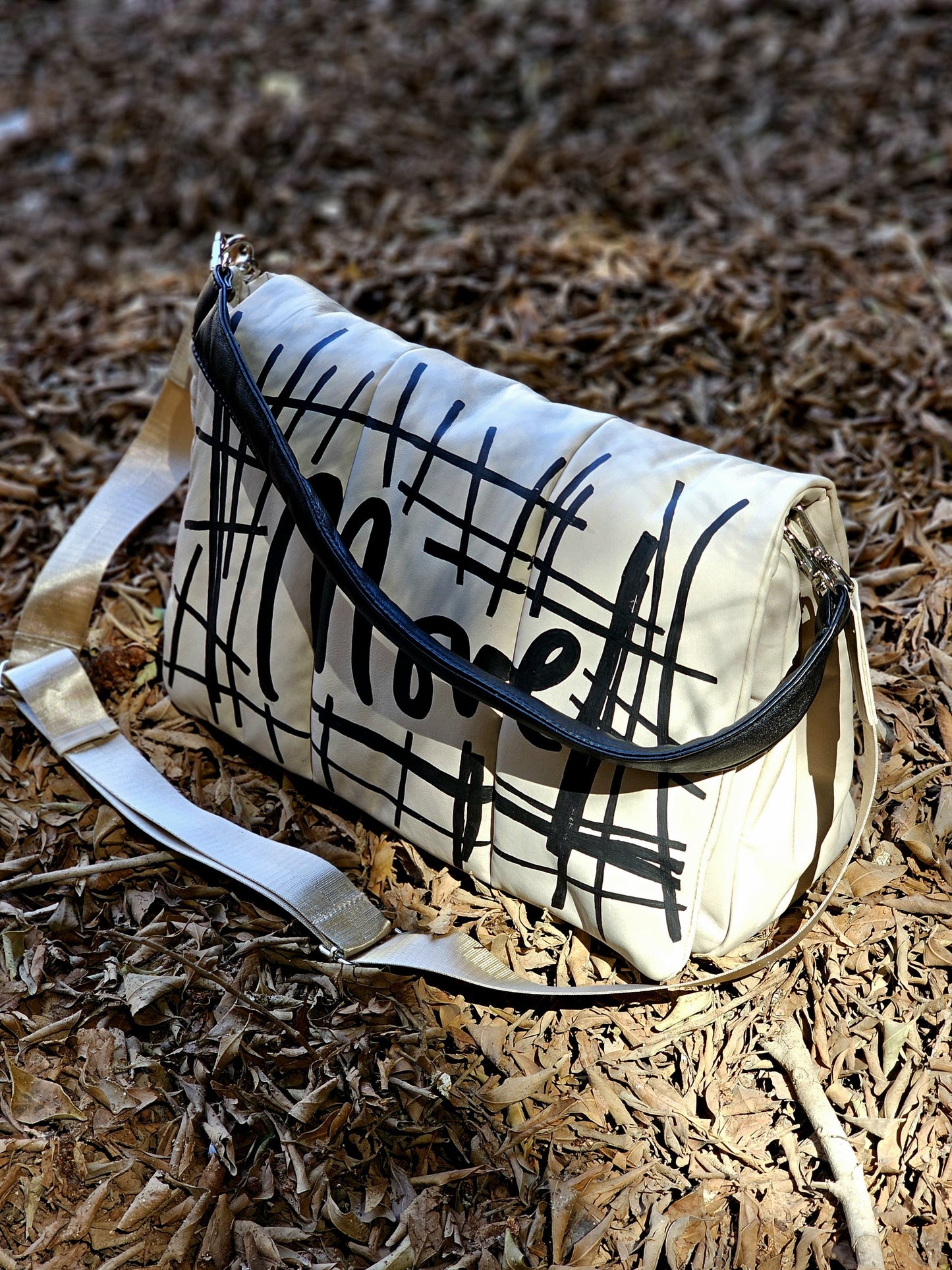 Bold leather Beige X Black/Move
