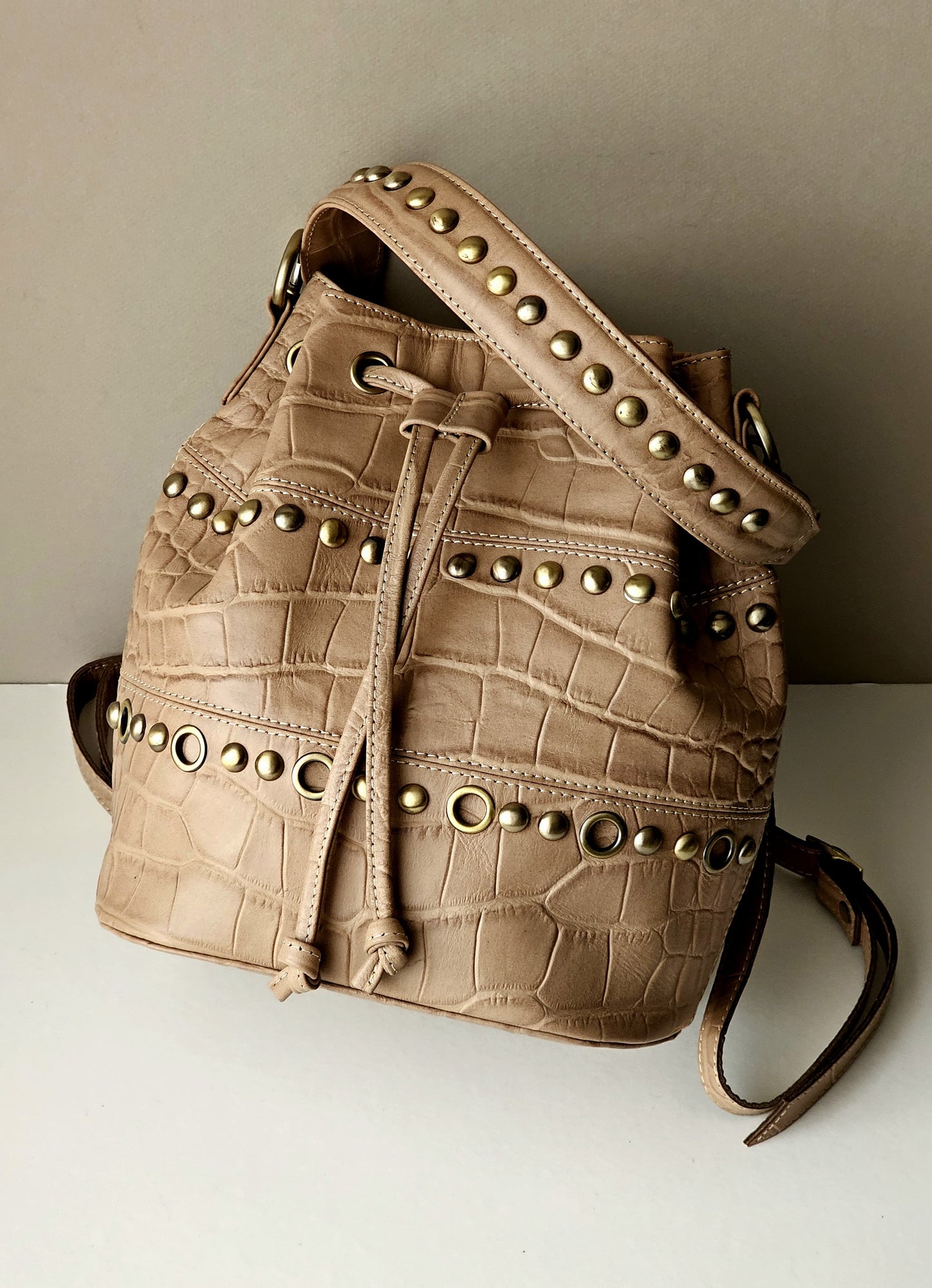 Bucket with Studs 8
