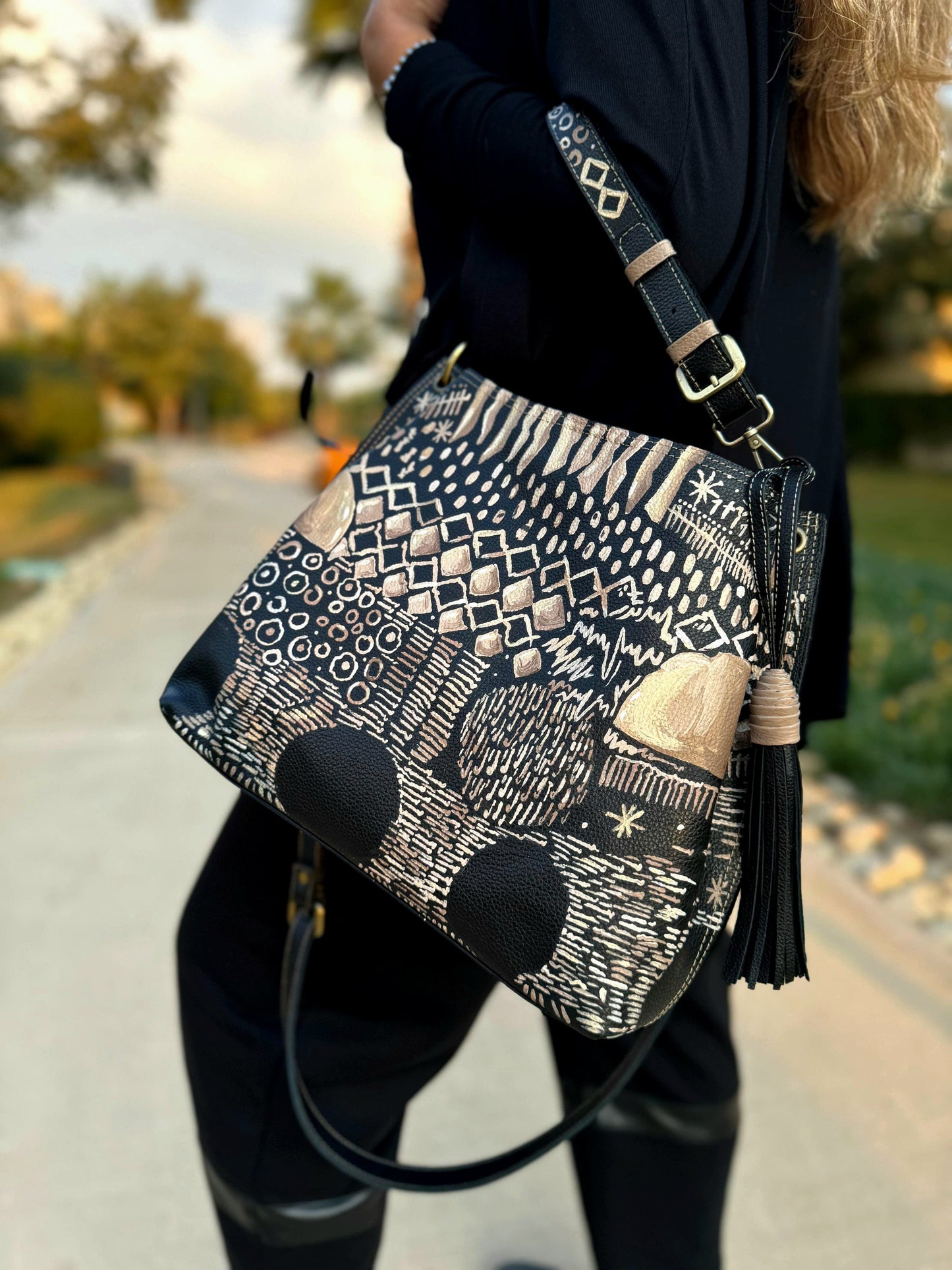 Leather bag with side tassel Black X Beige