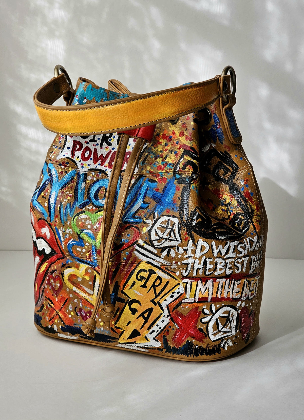 Leather Bucket With Handle X Grafiti Pop
