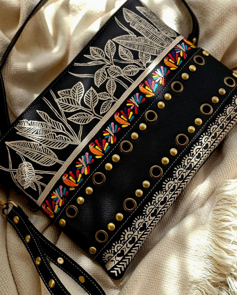 Studs Clutch Art Black X Flowers