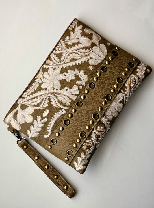 Studs Clutch Olive X White Flowers