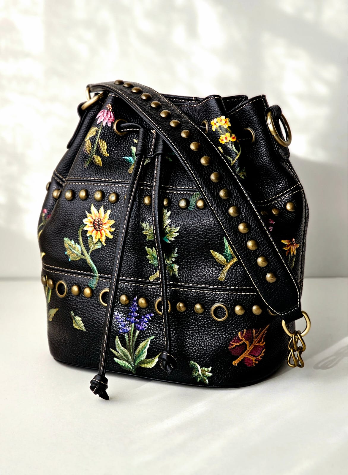 Bucket with Studs X Flowers