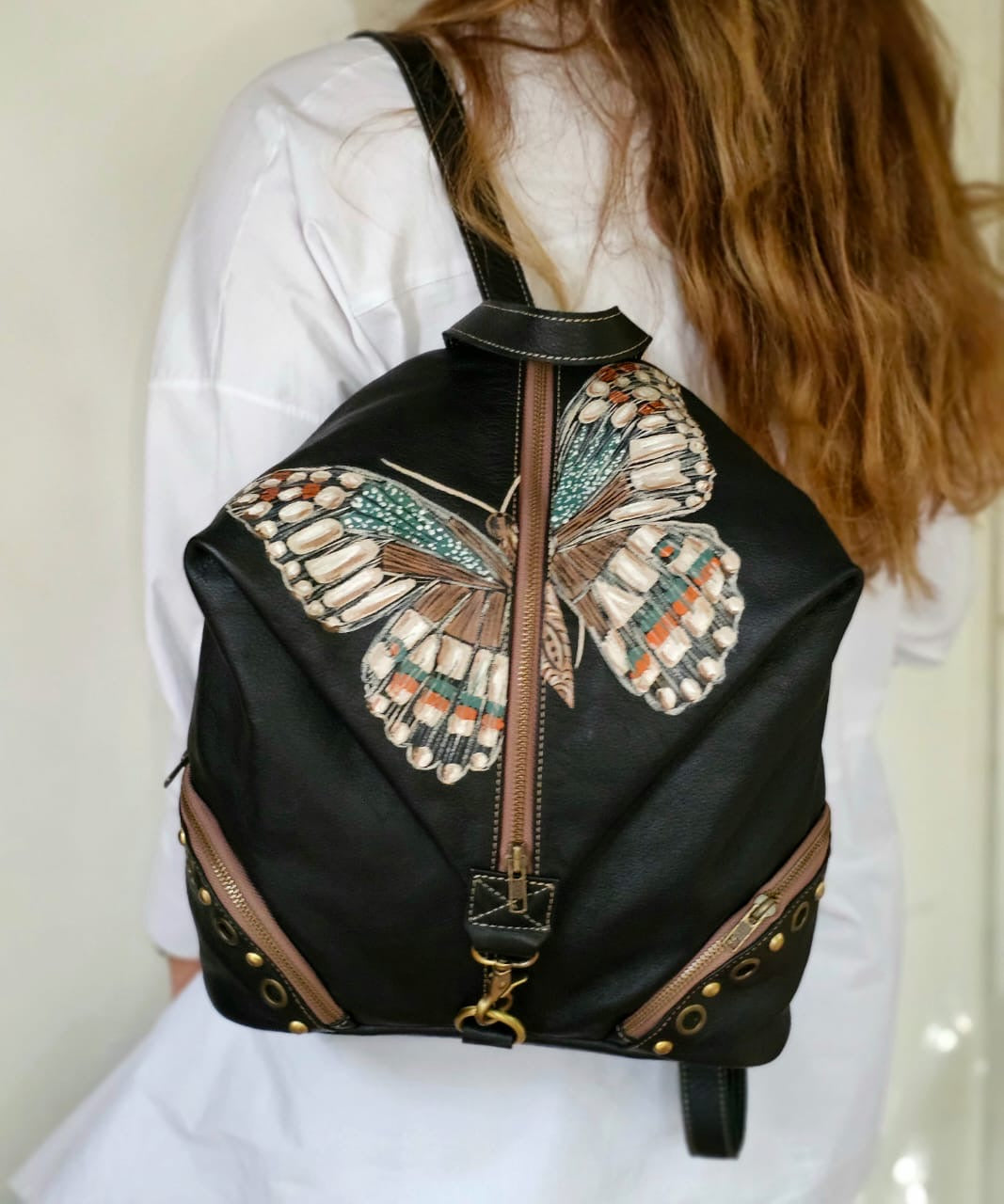 Backpack with Middle Zipper