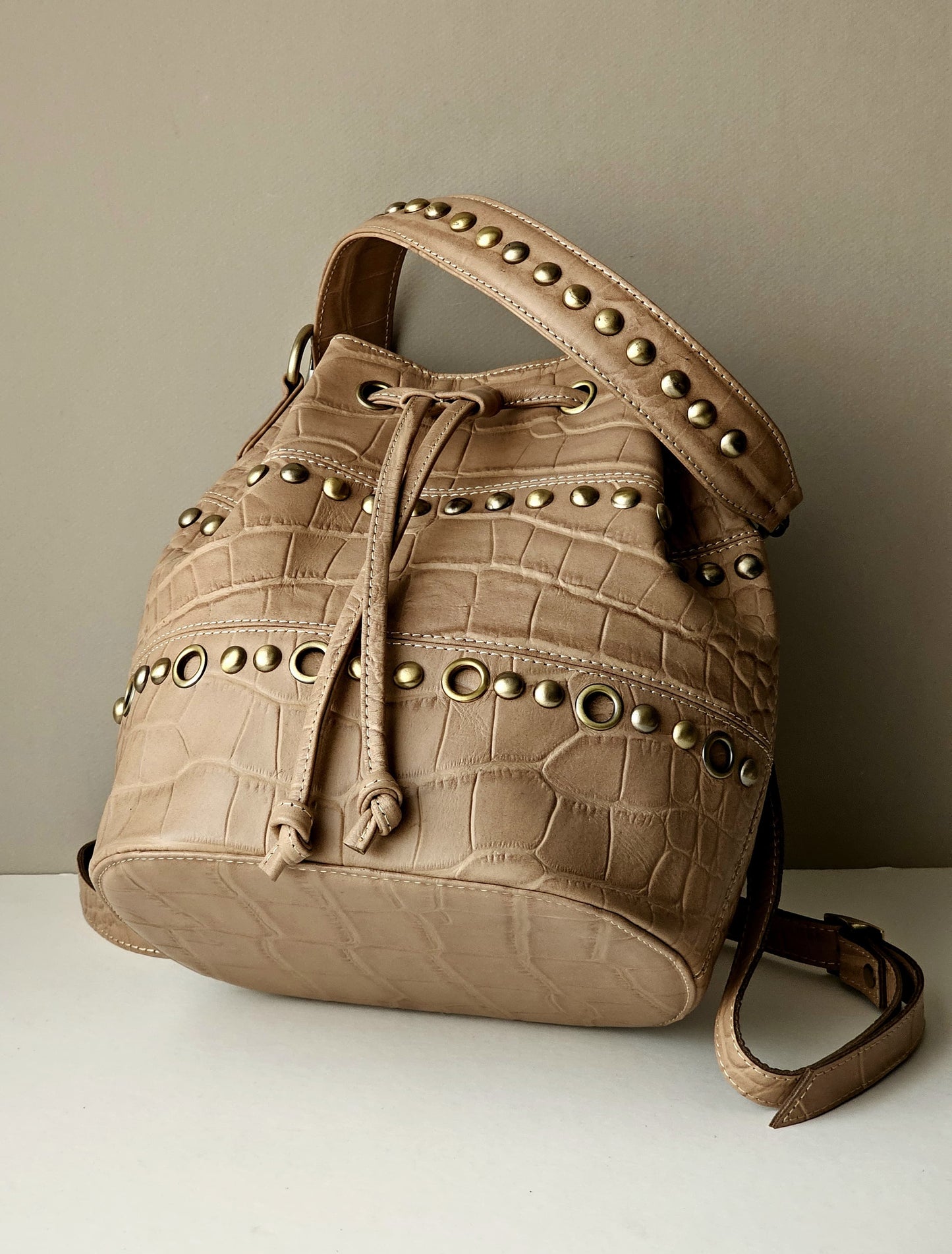 Bucket with Studs 8