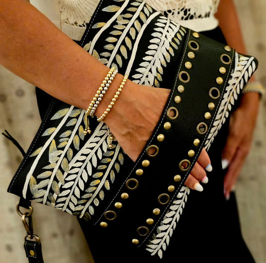 Studs Clutch Art Black Base