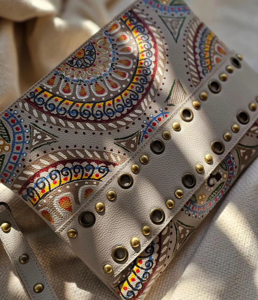Studs Clutch Art Beige Base