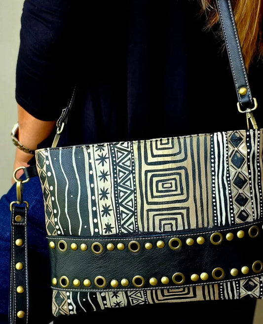 Studs Clutch Geometric Black